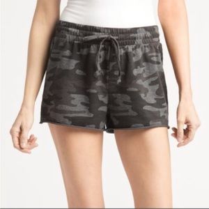 Z Supply Charcoal Camo Sporty Shorts Sz S
